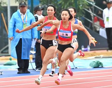 （学青会）田径——大学乙组女子4X100米接力：上海队夺冠