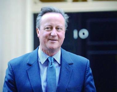 前首相卡梅伦突然复出轰动英国，背景不简单