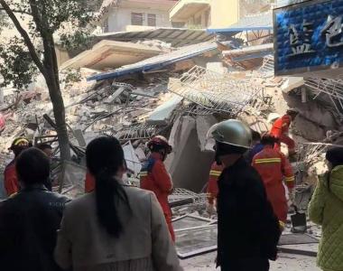 江西南丰一栋危房加固中倒塌，当地：里面没人，多部门到场处置