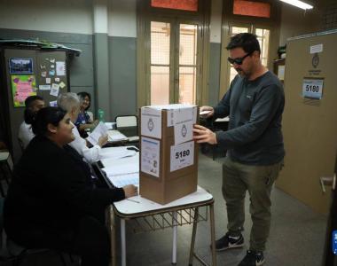​阿根廷举行总统选举第二轮投票 两名候选人进行角逐