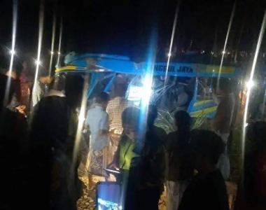 印尼一列火车与巴士相撞，致11死4伤