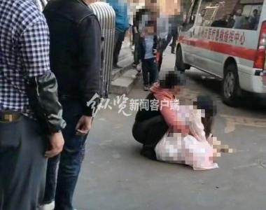 广西一高三女生被当街捅伤，行凶者也是高中生，当地回应