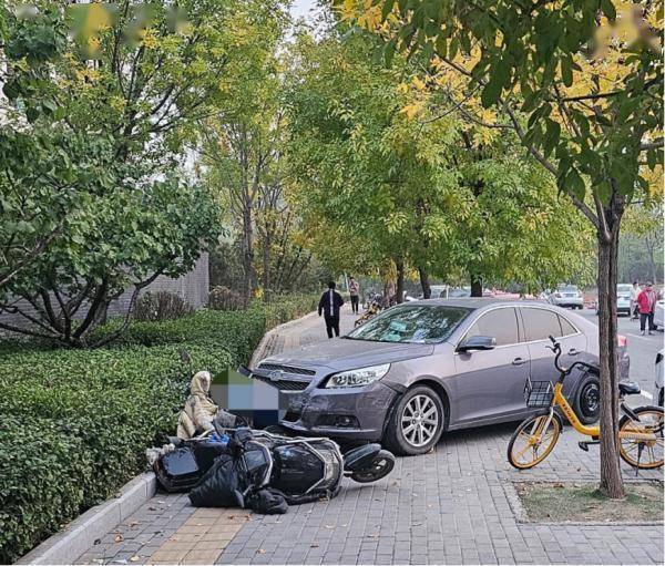 北京街头连撞3车！竟因刚考驾照想“体验一下”？