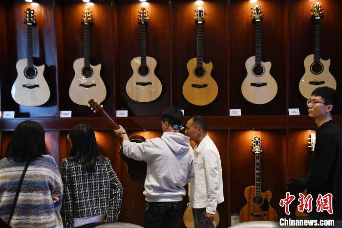 四川：逾500件世界精品吉他藏入吉他博物馆