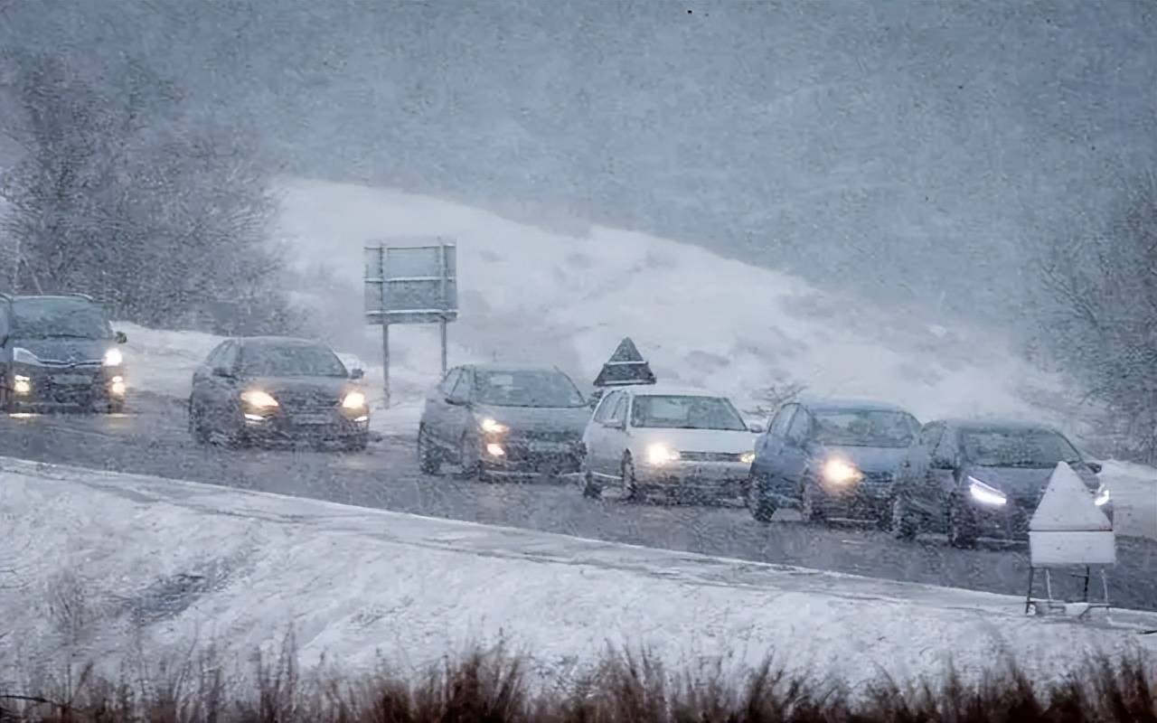 黑龙江发布暴雪红色预警：哈尔滨主城区停课 客运站全线停运