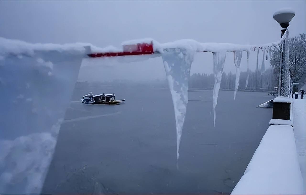 黑龙江发布暴雪红色预警：哈尔滨主城区停课 客运站全线停运