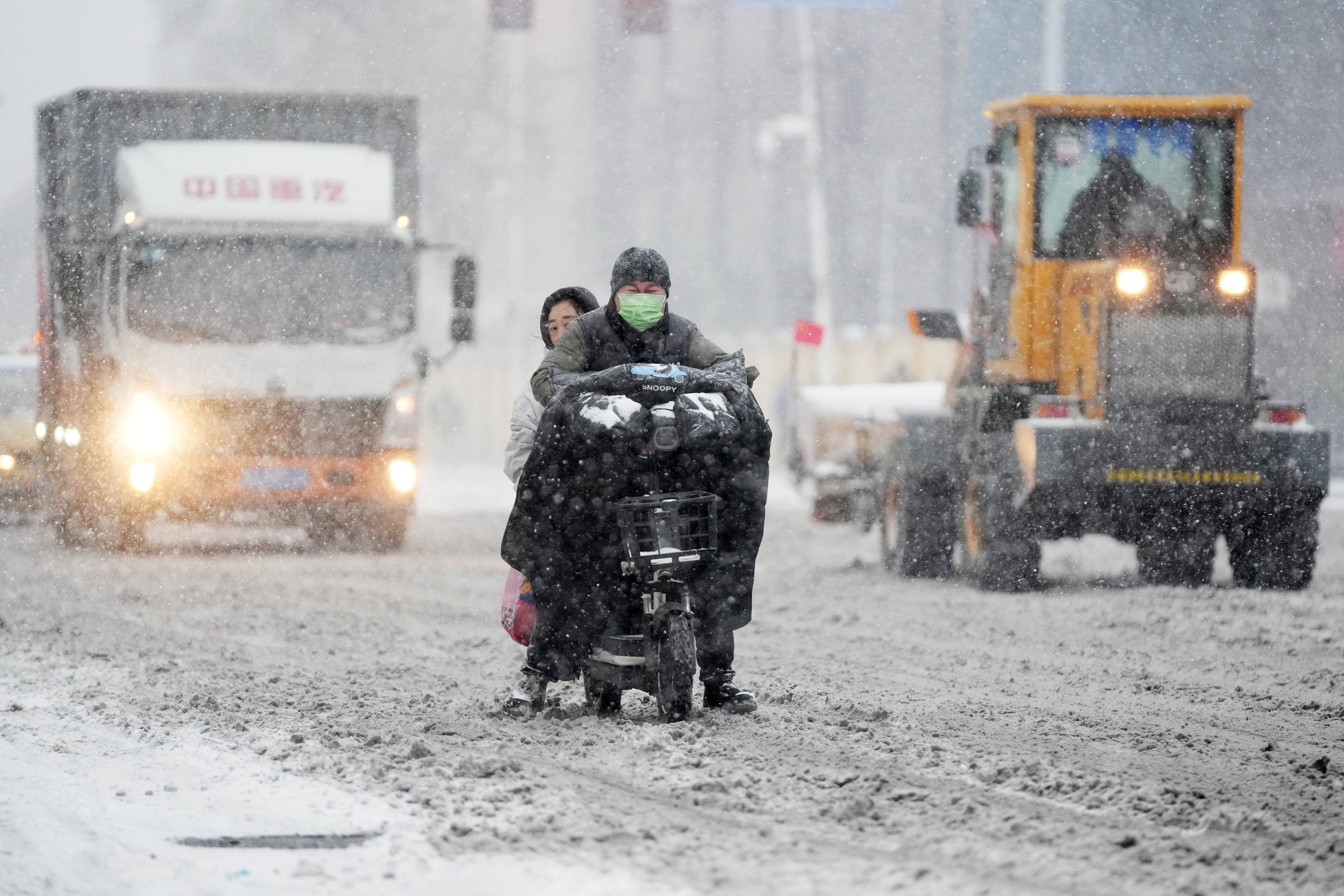 （环境）哈尔滨遭遇暴雪天气