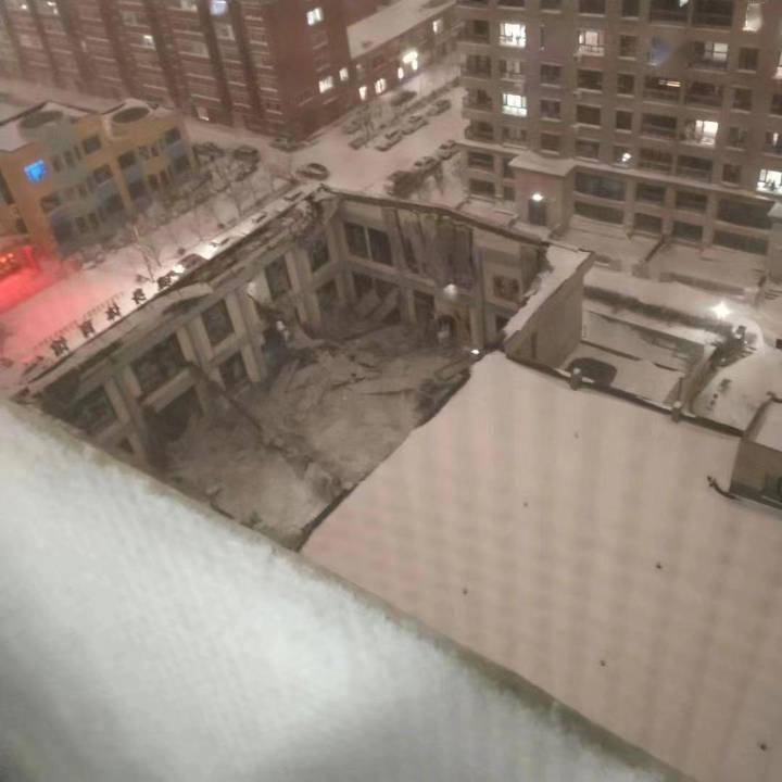 黑龙江桦南县一体育馆发生坍塌 当地消防已到场救援