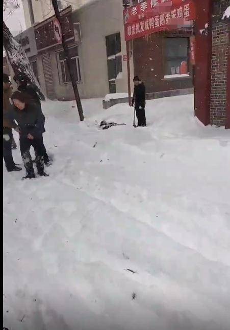 离家仅十几米远，男子躺在大雪中不幸身亡！黑龙江当地刚刚通报