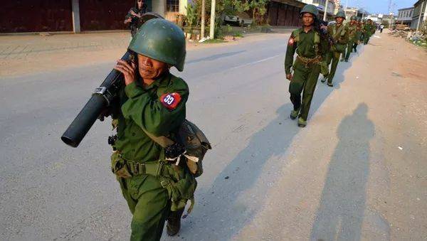缅北混战，政府军节节败退数百人进入中国境内，中方传递两个信号