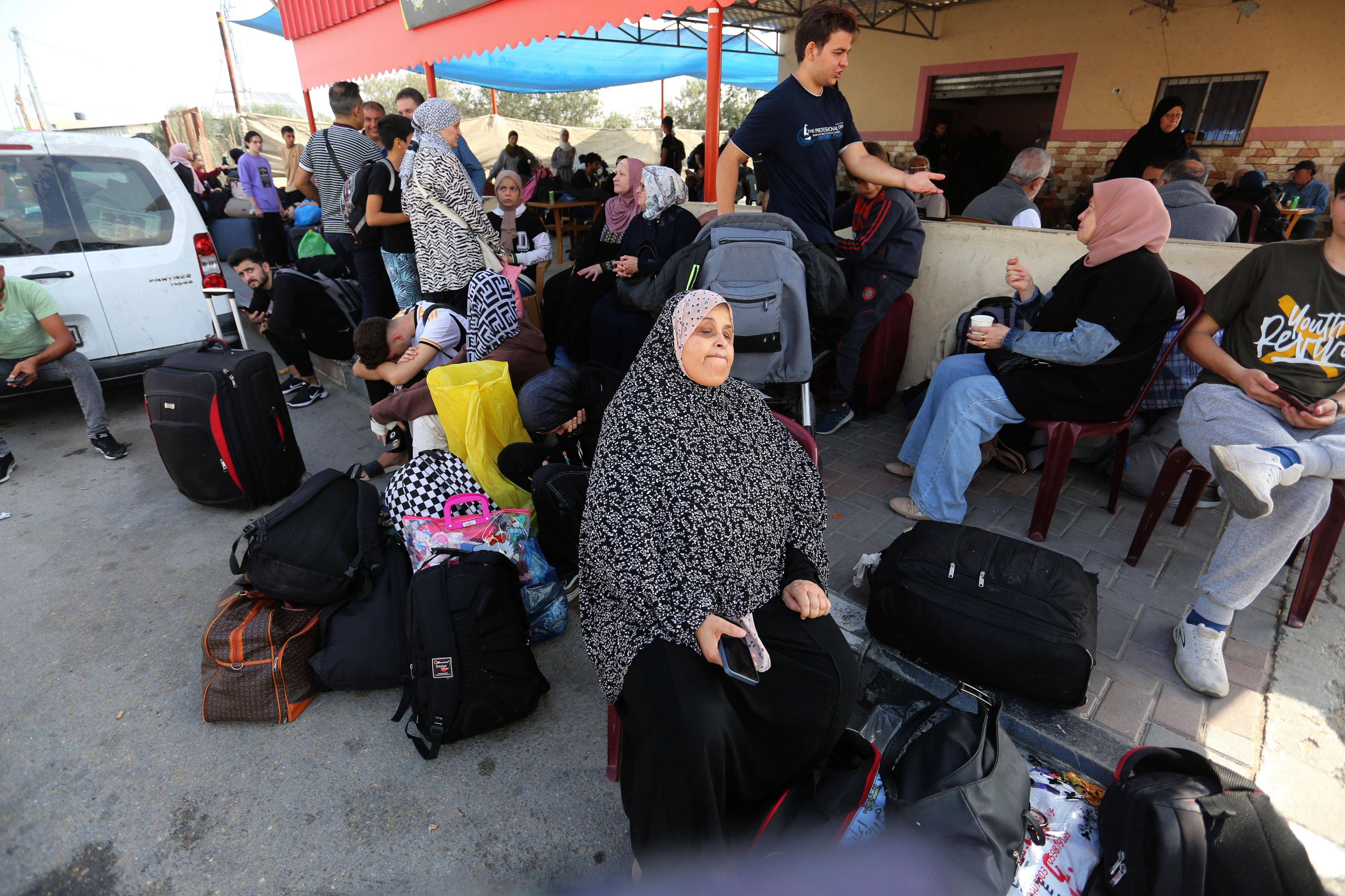 （国际）部分外国护照持有者被允许经拉法口岸离开加沙