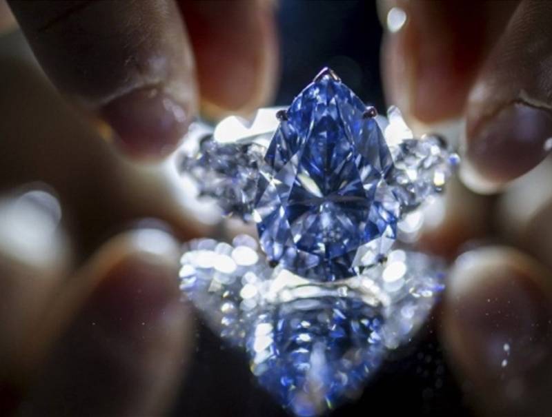 史上最大蓝钻拍得3.2亿元天价，买家或来自亚洲