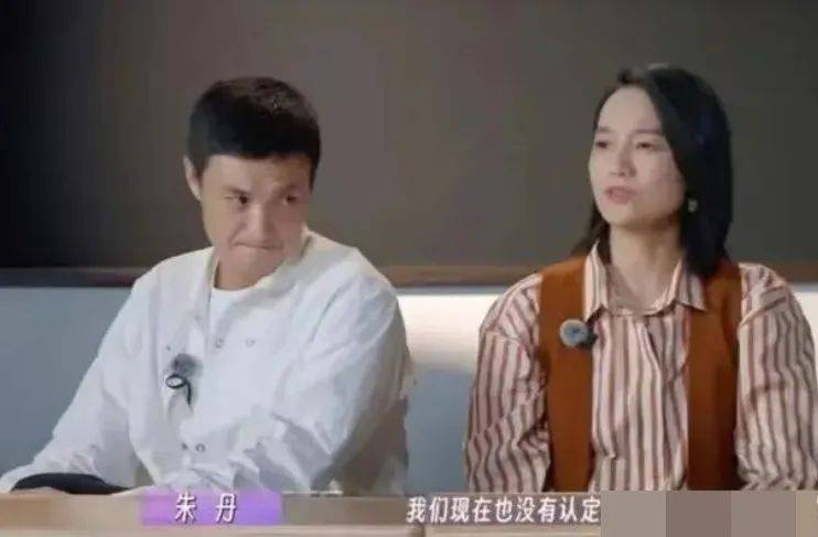 朱丹“胁迫”老公录综艺？夫妻相处模式备受争议，周一围的冷漠遮不住了...