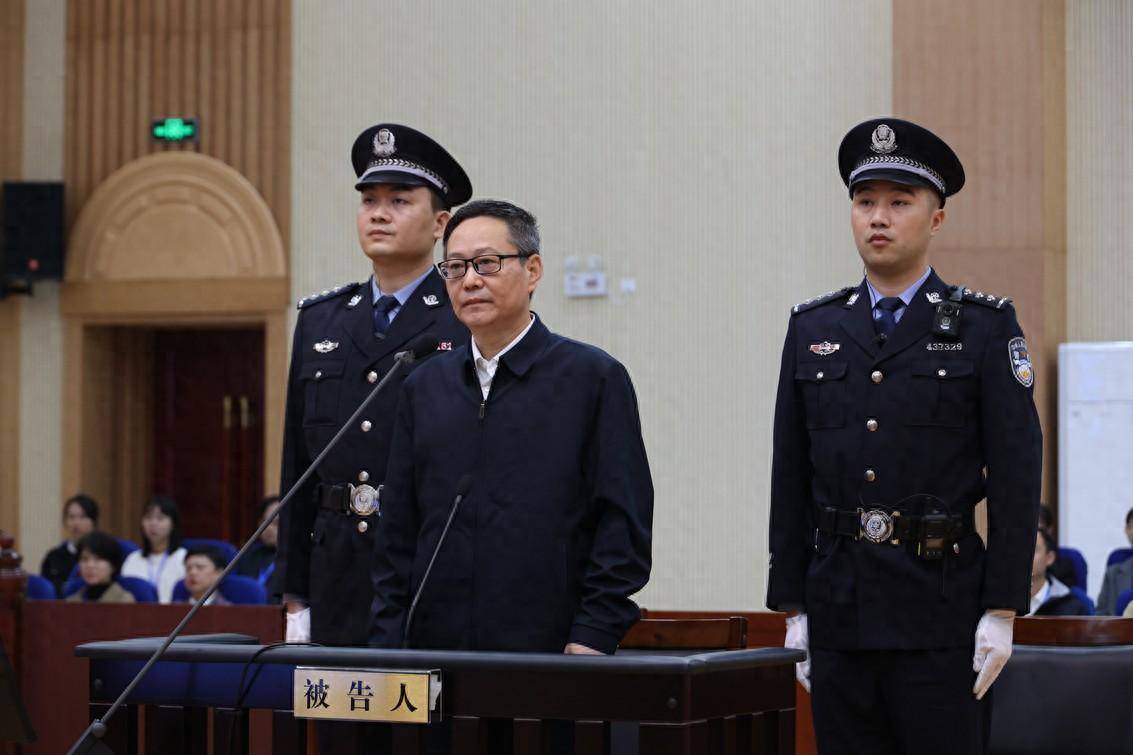 被控4宗罪、受贿2.1亿，招行原行长田惠宇受审