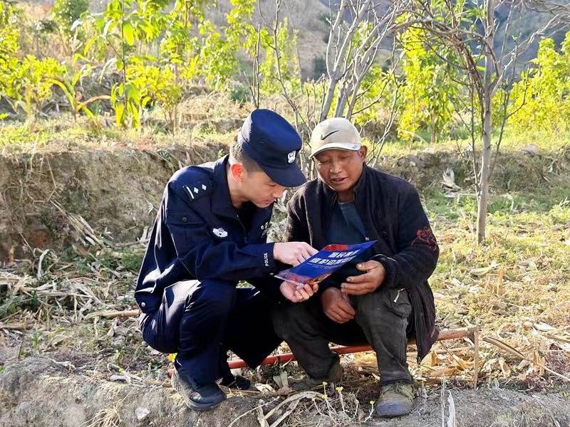 云南怒江：上江边境派出所开展跨境违法宣传活动