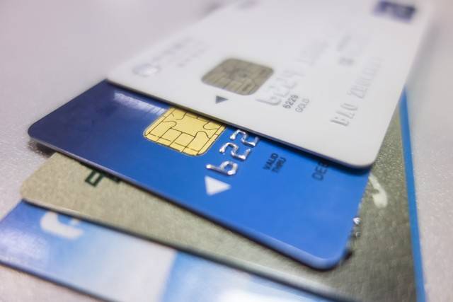 男子称信用卡欠3.1万13年未还变40万，计算的利息是否合理？