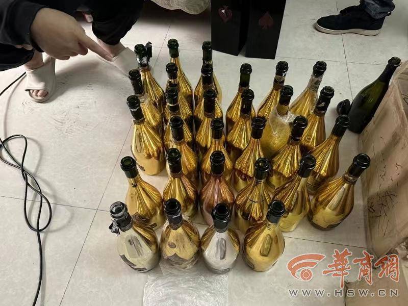 西安一对兄弟将20元酒注入“黑桃A”中标价300元售卖 半年获利13万余元已被拘留