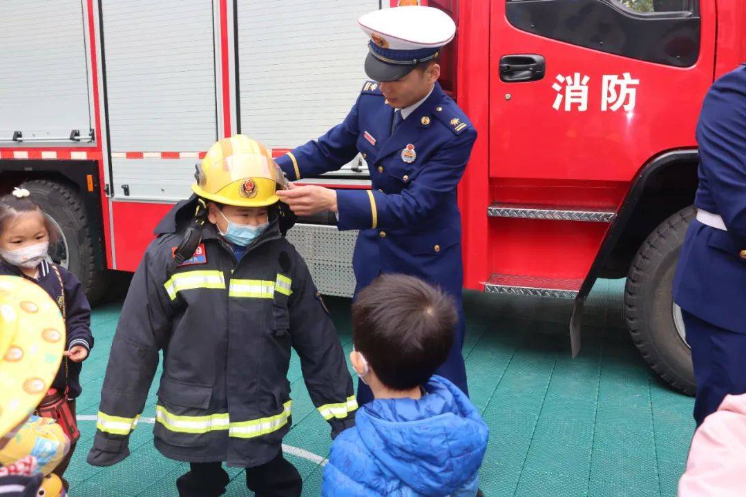 消防零距离，致敬“火焰篮”——三之三学苑幼儿园消防站社会实践活动