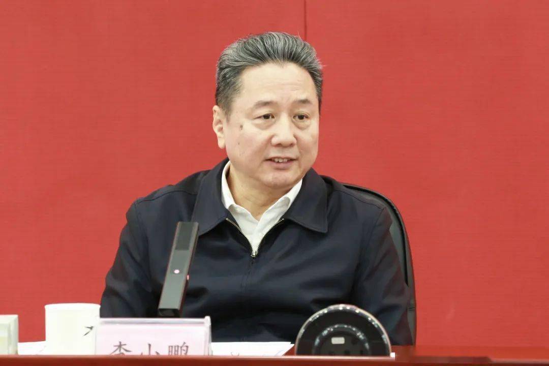 李小鹏主持召开专家学者座谈会