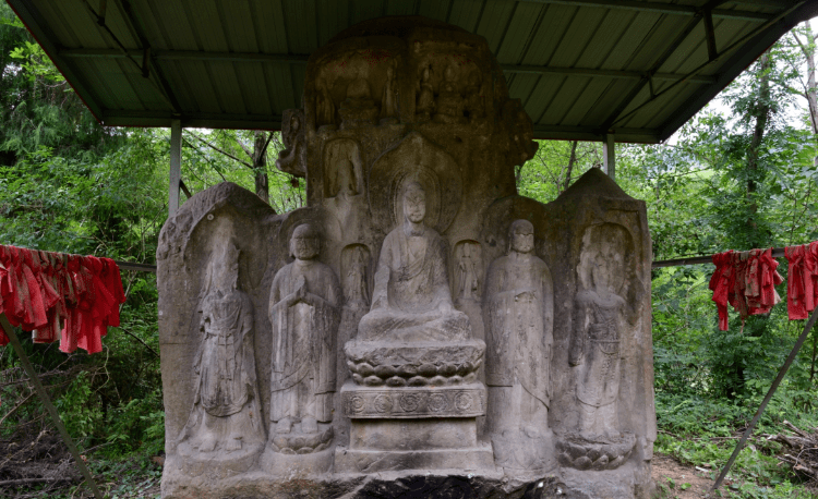 1400年摩崖造像被村民涂抹“毁容”，通报来了