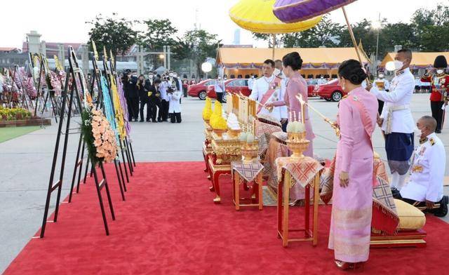 泰国提帮功王子回国亮相！独自营业很威风，眼神坚定王者气场绝了