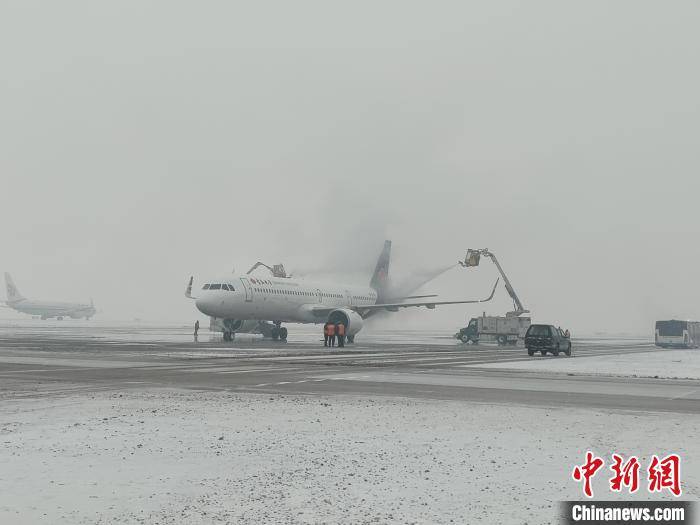 降雪致哈尔滨机场取消26班航班