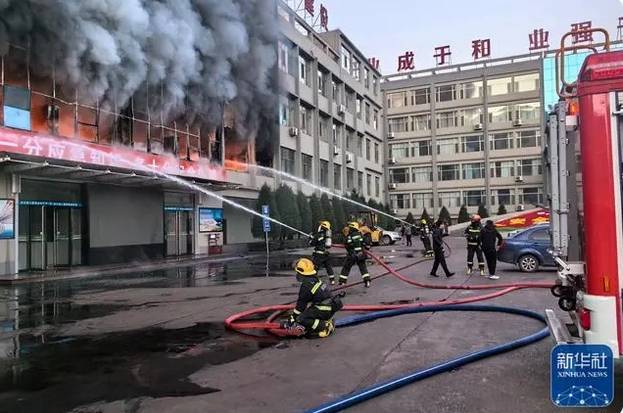 永聚煤业火灾已致26人遇难，前员工：起火建筑用于工人洗澡开会
