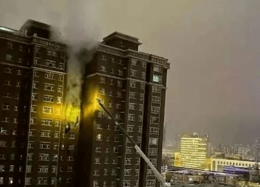 一高层住宅发生爆炸！多家住户门窗被震毁