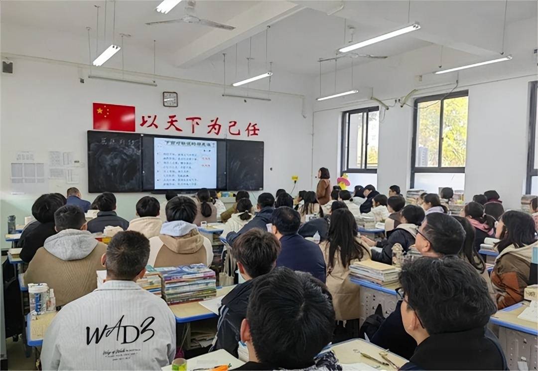 商丘教体局党组书记局长王新胜到虞城第一高级中学调研教育工作