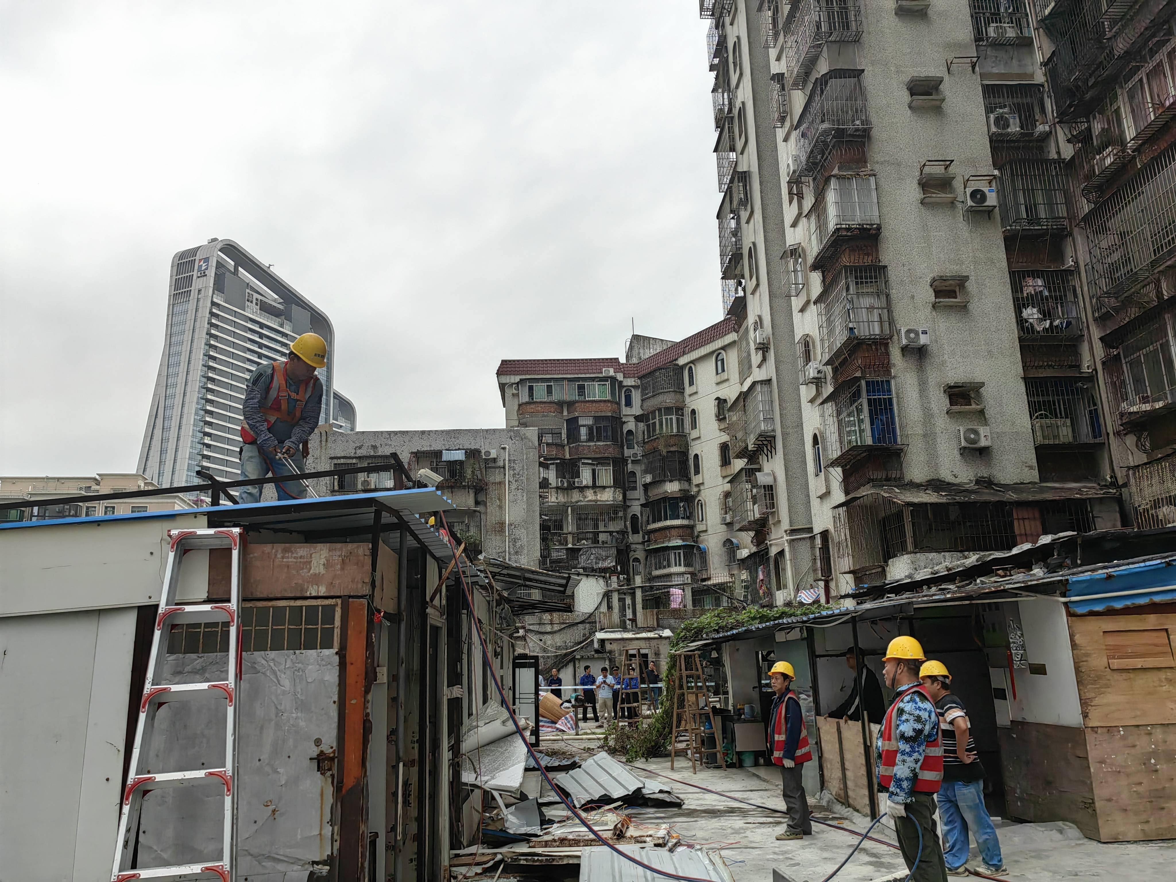 拆除违建出租房12间，珠海拱北街道开展清拆行动