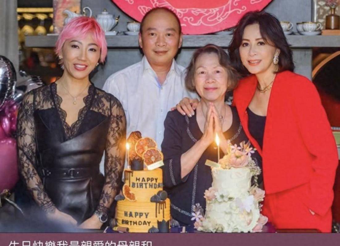 刘嘉玲在上海为母亲庆生，78岁刘妈妈气质优雅，肤色粉白状态年轻