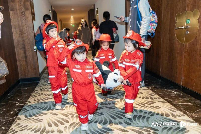 “小小消防员”活动在长隆熊猫酒店举行，普及消防安全知识