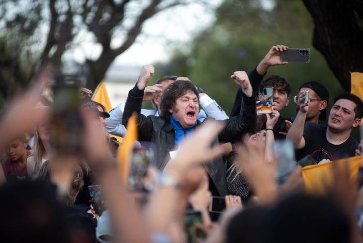 米莱赢得阿根廷大选 ：主持人、经济学家和“破局者”