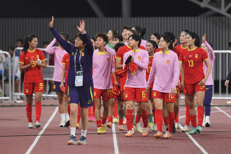 经历过高光与至暗时刻，水庆霞执教中国女足的这两年